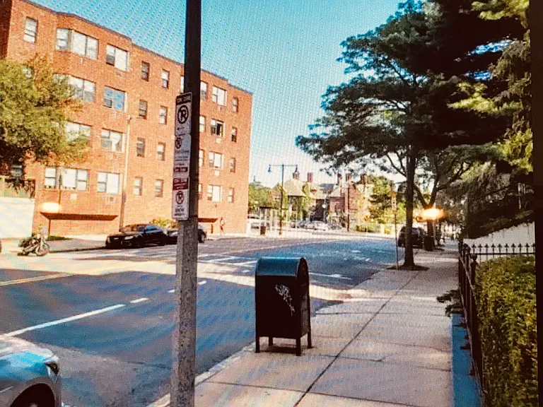 525 Talbot Ave — Photo 4