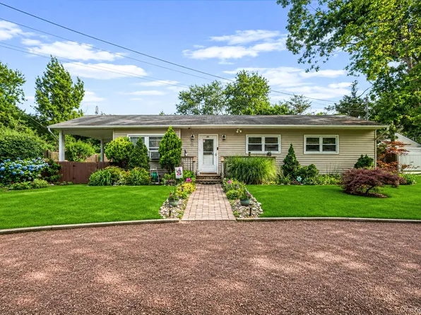 22 Jane Street, Selden, NY 11784