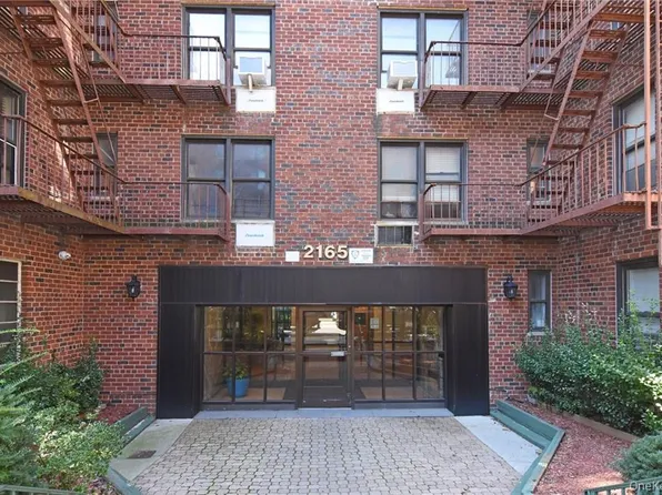 2165 Matthews Avenue image 15 of 23