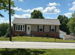 3270 Grandview Rd, Hanover, PA 17331