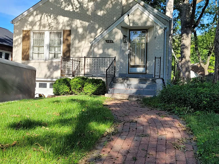 105 Handlan Ct — Photo 1