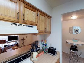 706 W. Sycamore St. Sharika Investments