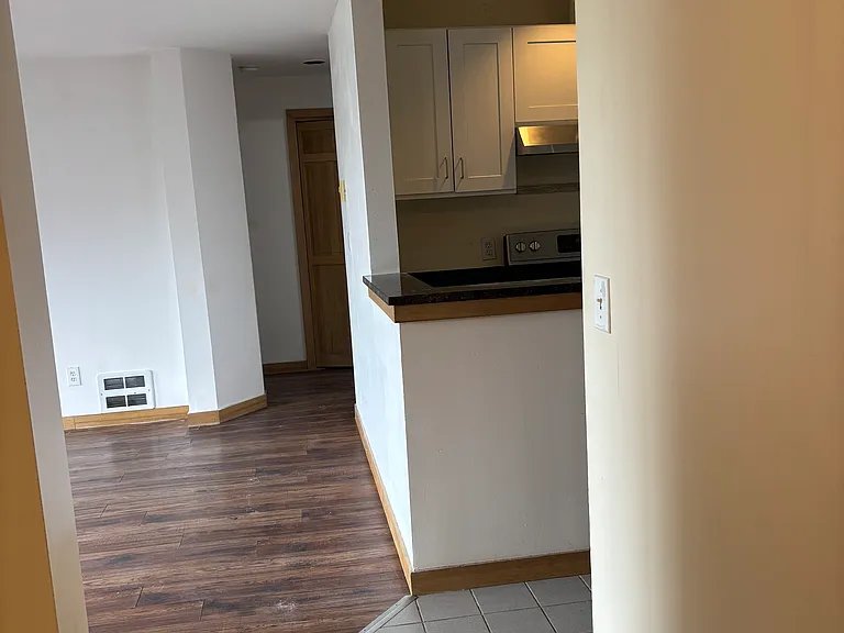 1909 Broadway E #3 — Photo 4