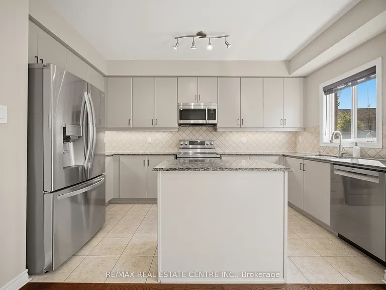 366 Hobbs Cres — Photo 19
