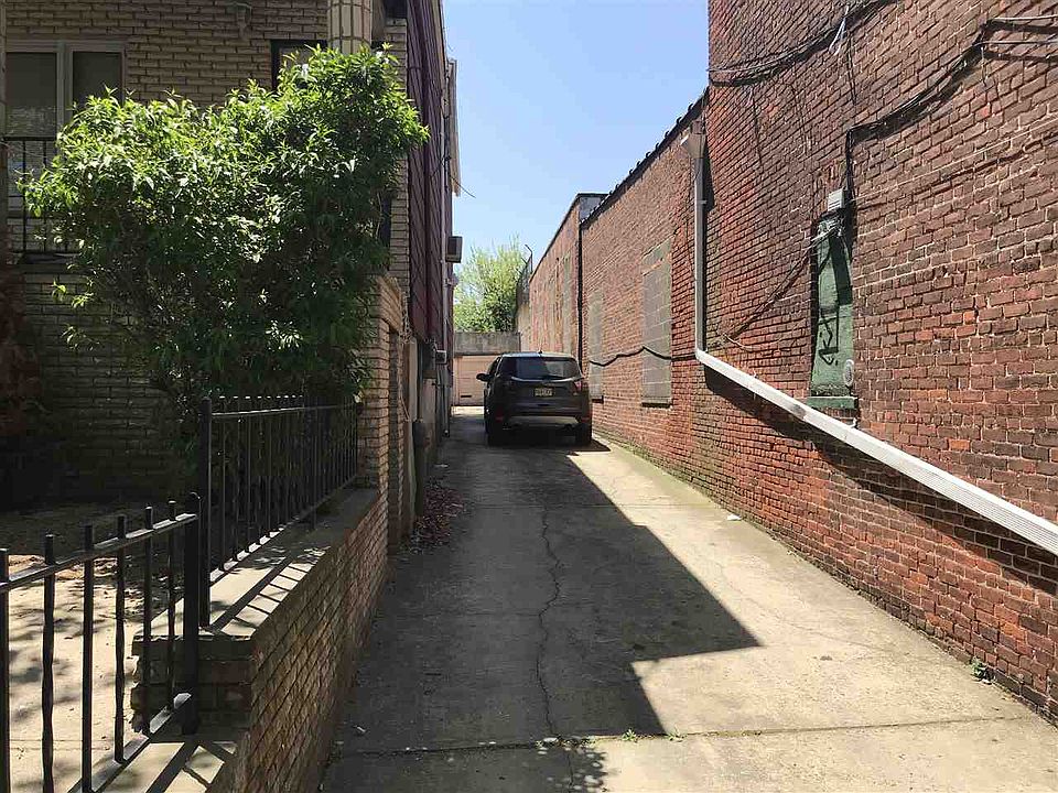 2nd image of 76 W 25th St