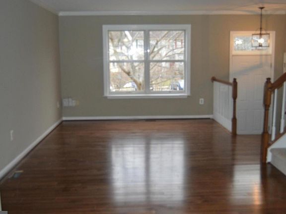 2nd image of 211 Mulberry Ave