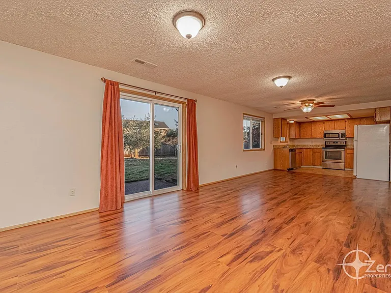 1401 SE Park Crest Ave — Photo 11