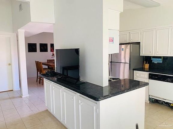 3rd image of 800 E Dallas Ave APT 8