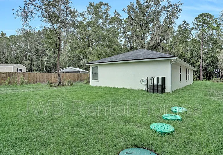 8008 W Railroad Ave — Photo 13