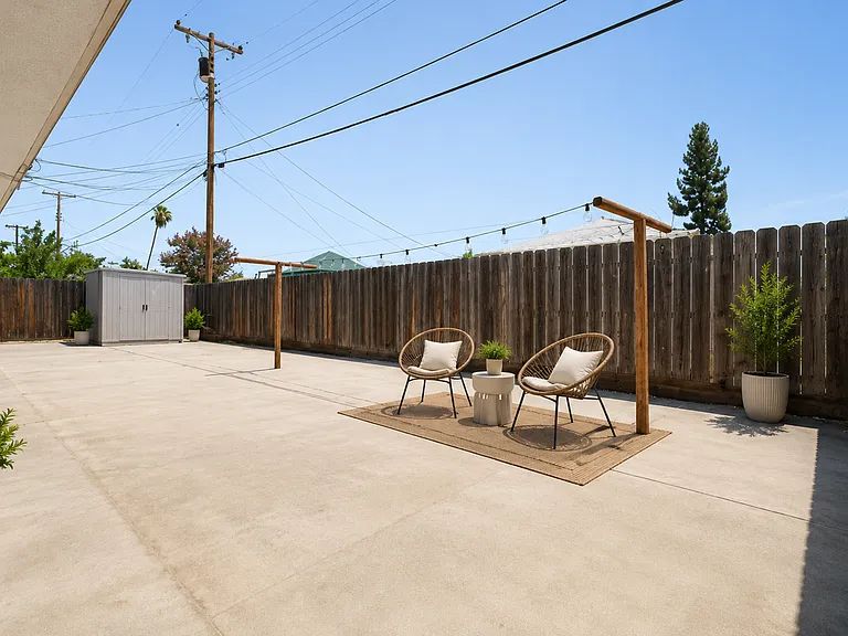 2044 Mayfair Dr W — Photo 12