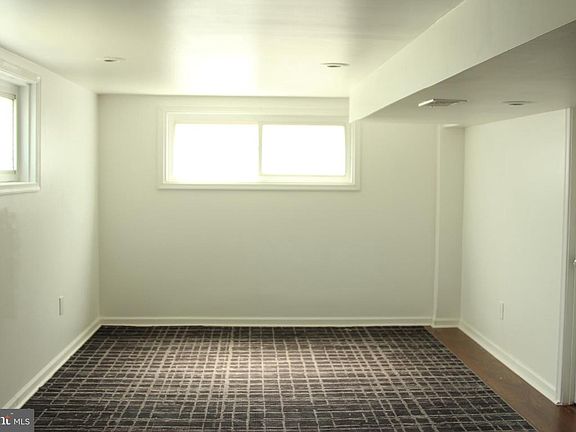 5th image of 1031 Ward St