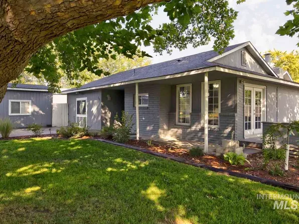 301 S 3rd St E, Homedale, ID 83628