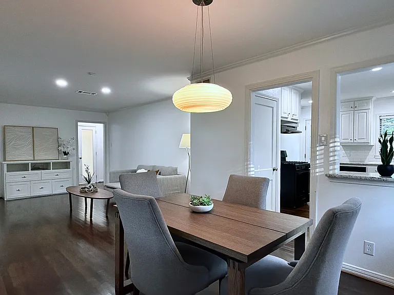 3730 Van Ness Ln — Photo 3