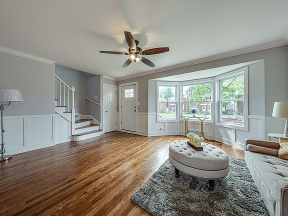 4th image of 3911 Gladys Ave