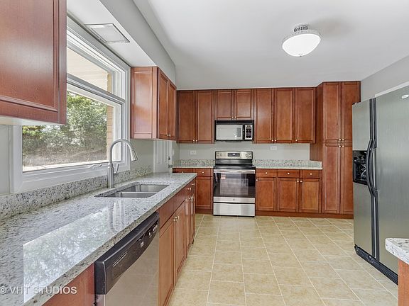 5th image of 319 Crescent Dr