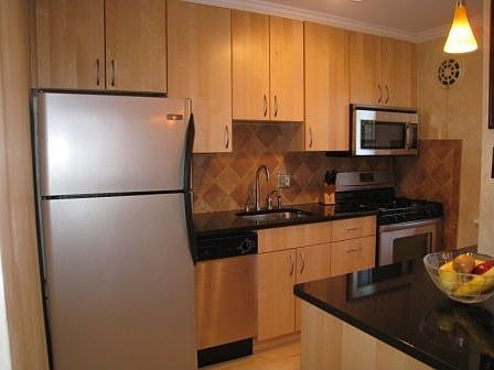 Kitchen (alt. angle)