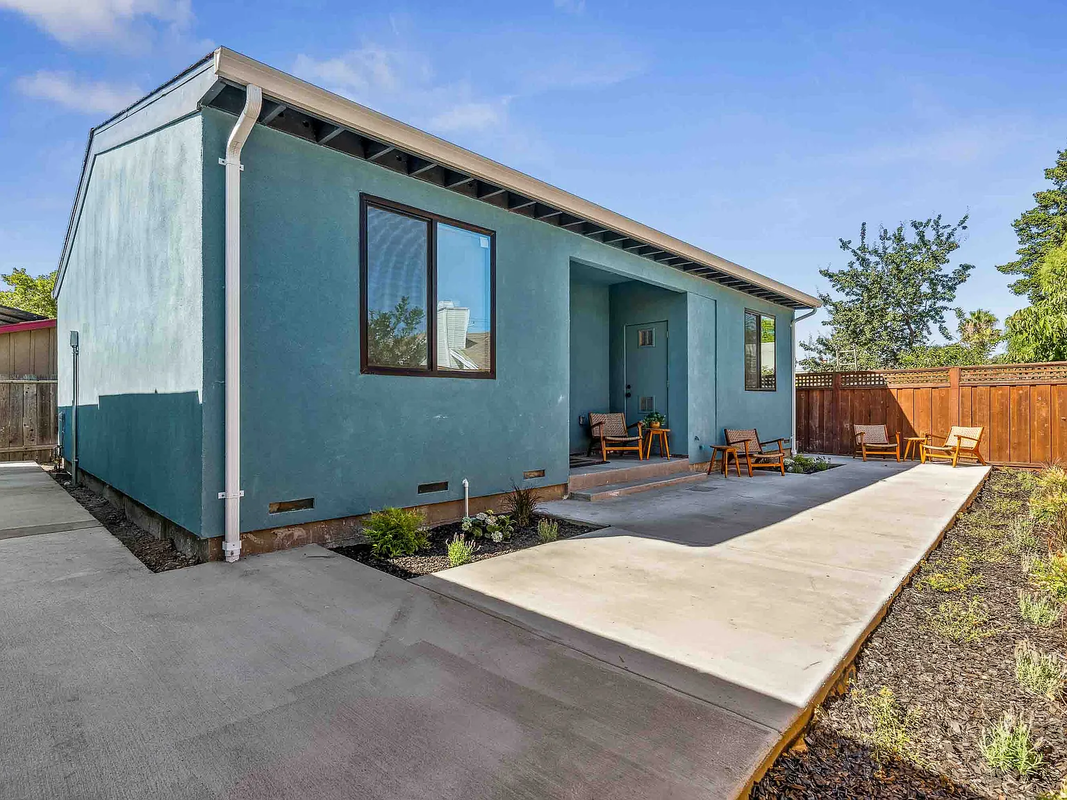 4 bed, 1100 sqft, $1,850 — Photo 4
