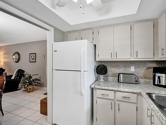 5th image of 2915 W Crosley Drive #L