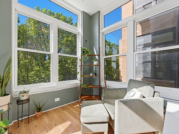 5th image of 628 W Sheridan Rd APT 3E