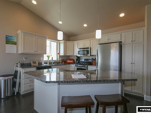 3rd image of 1021 Prairie River Dr