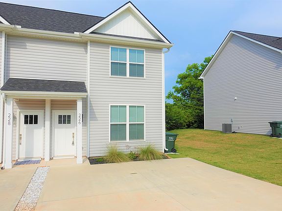2nd image of 226 Lincoln Dr