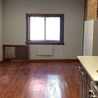 4th image of 10-59 Jackson Ave #2B