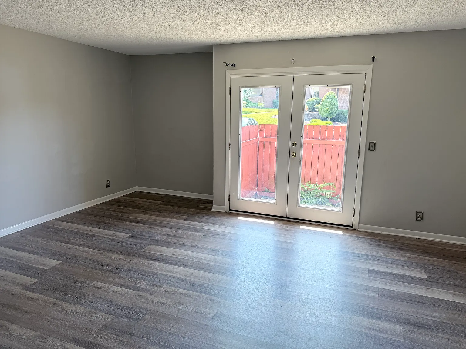 3 bed, 1154 sqft, $2,250 — Photo 2
