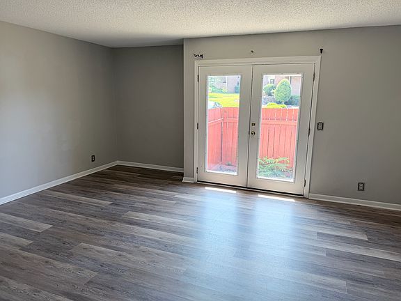 2nd image of 515 Basswood Ave APT B22