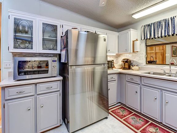 2nd image of 549 Leaf Cir