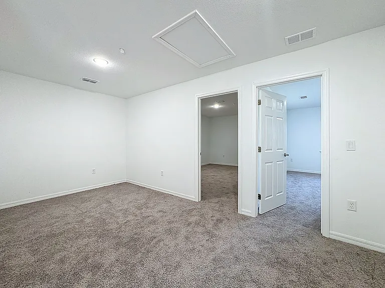 1711 Barton Towne Cir — Photo 35