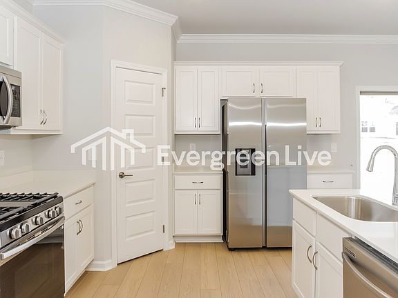 5th image of 143 Fenwick Pl