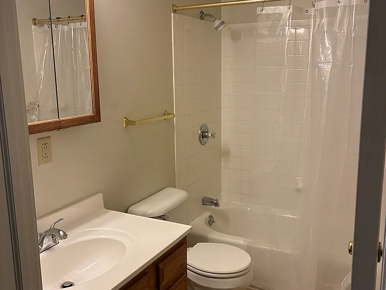 61 N Clinton St #B — Photo 9