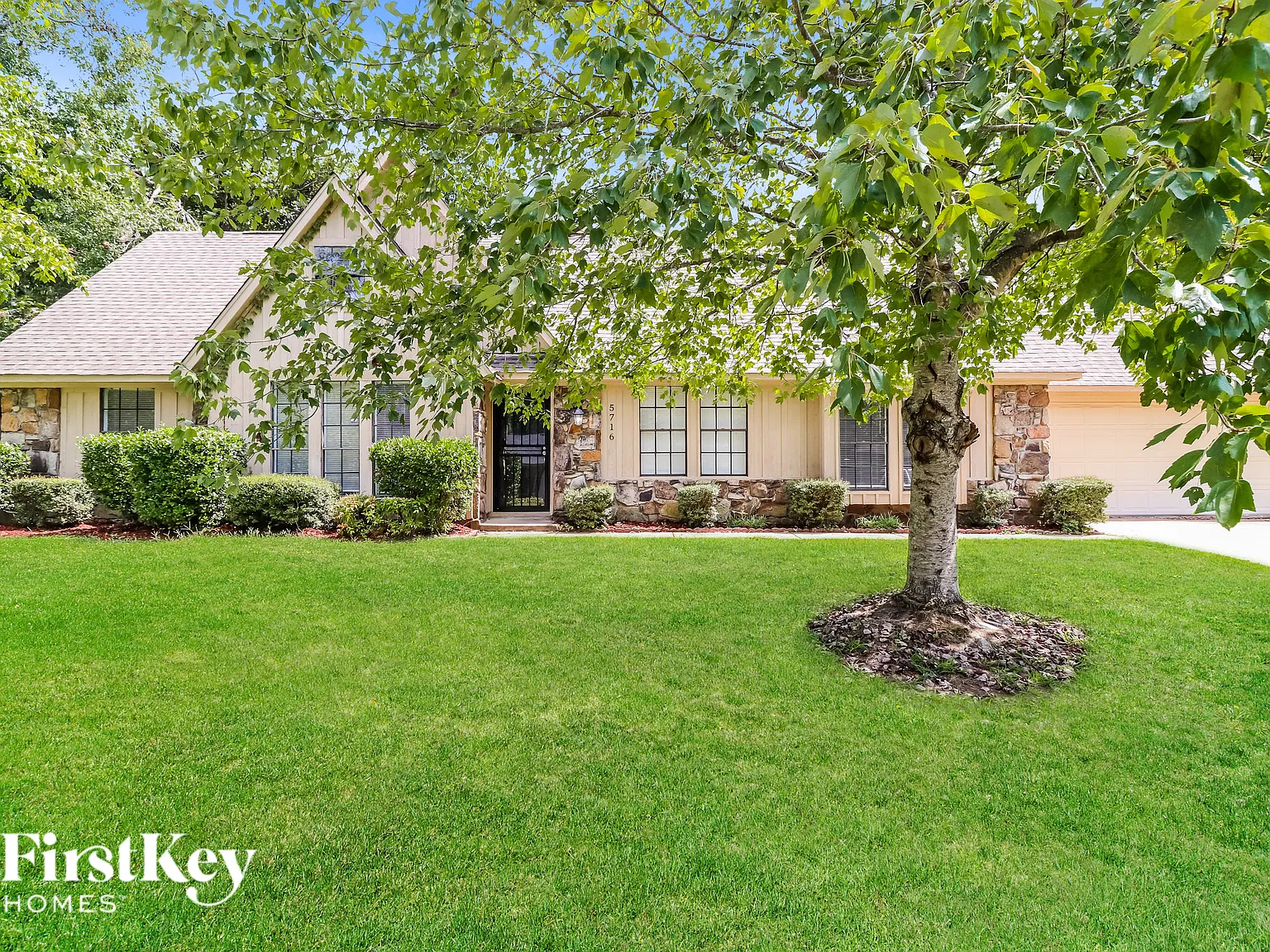 5 bed, 2.0 bath, 2235 sqft, $2,400 — Photo 1