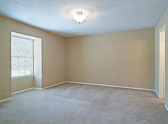 5th image of 10631 Northboro St