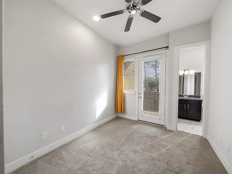 2616 Riverside Dr #M — Photo 3