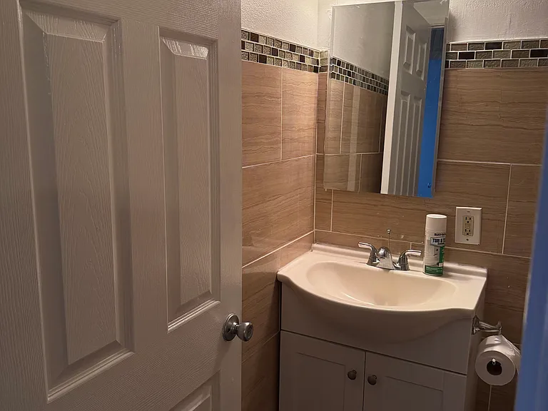 1054 E Salt Lake St #4 — Photo 6
