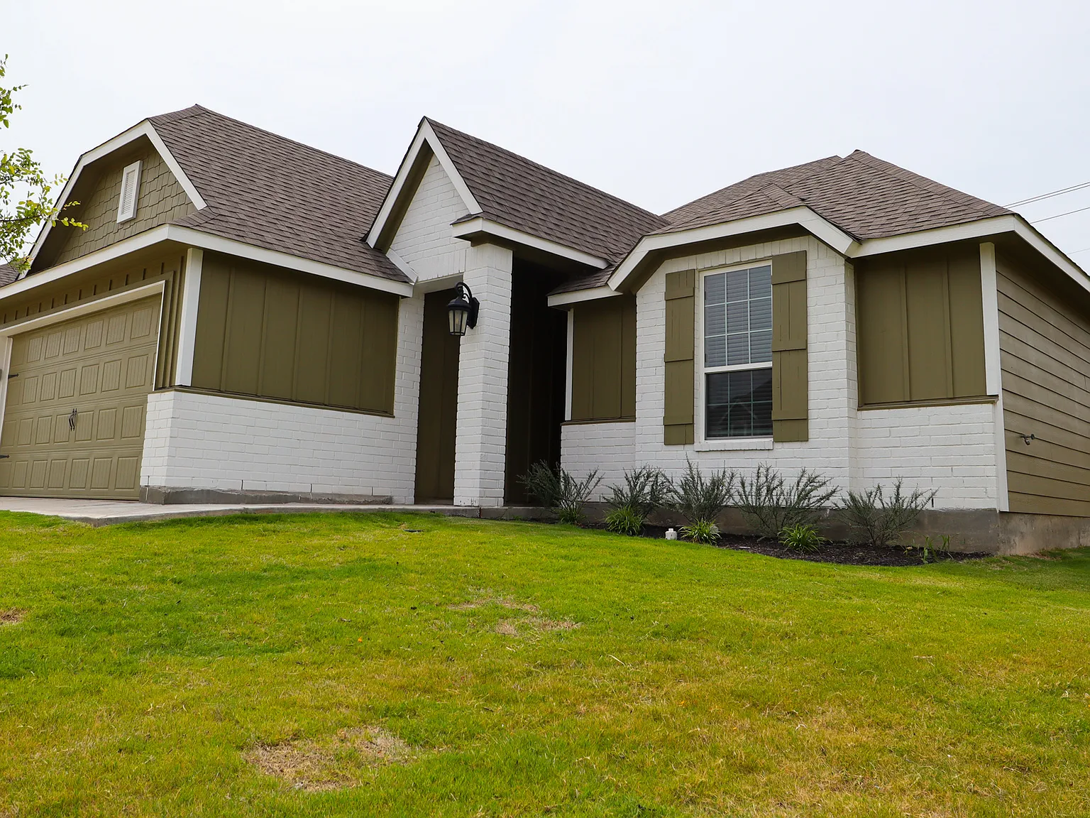 4 bed, 1593 sqft, $2,400 — Photo 1