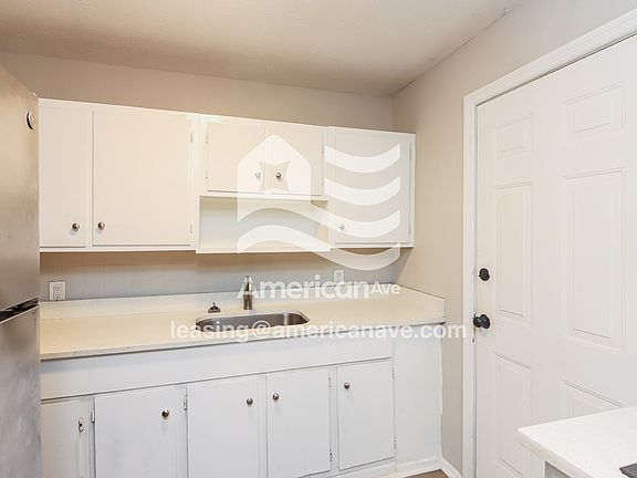 1838604_004_kitchen_5.jpg