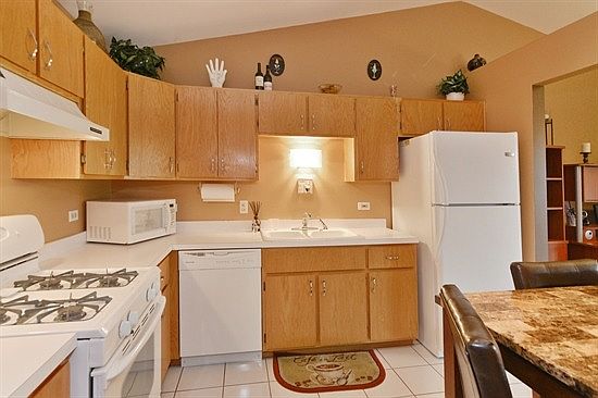 3rd image of 8904 W 140th St APT 3G