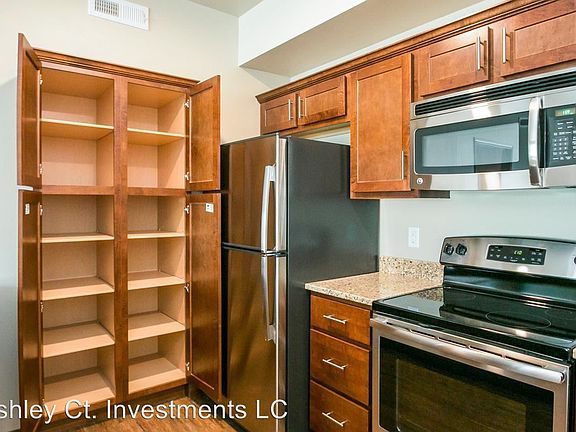 3rd image of 405 Ashley Ct Unit 106