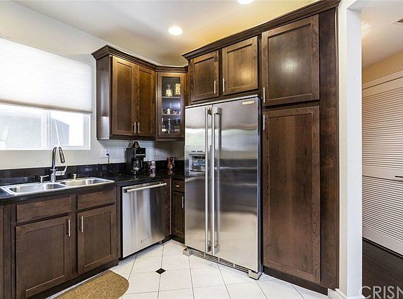 5th image of 4424 Whitsett Ave APT 205