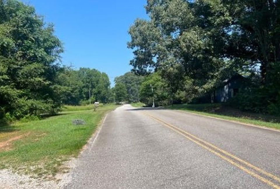 Exterior Neighborhood (street photo)