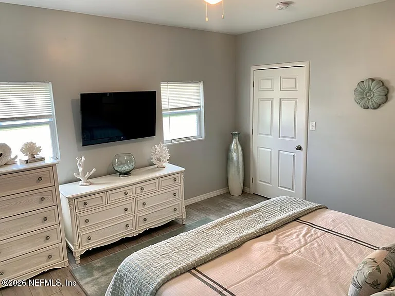 1710 Rowe Ave — Photo 11