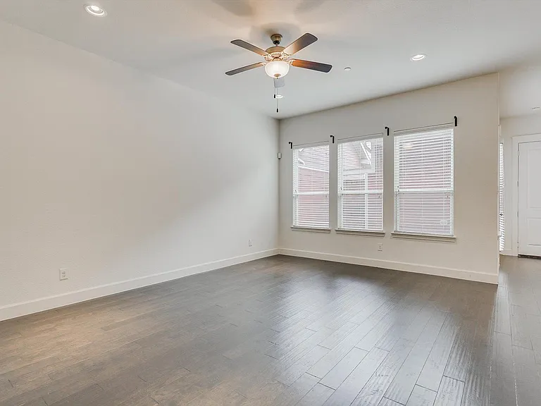 4064 Washburne Dr — Photo 12