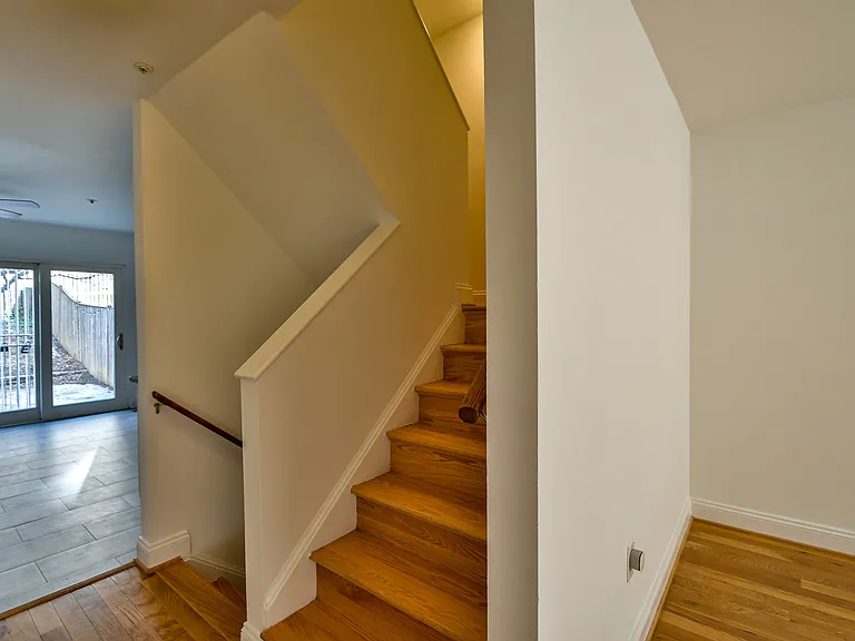 1319 Belmont St NW — Photo 10