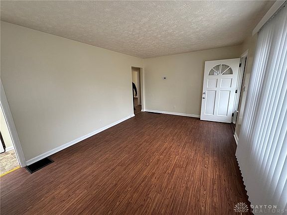 4th image of 821 Brooklyn Ave