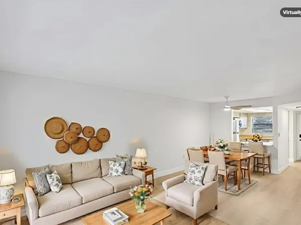 499 Forest Lakes BLVD #305, NAPLES, FL 34105