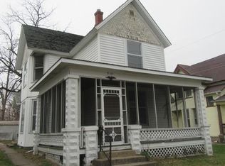 914 S 6th St, Clinton, IA 52732