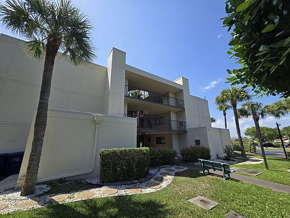 4th image of 5130 Las Verdes Cir APT 324