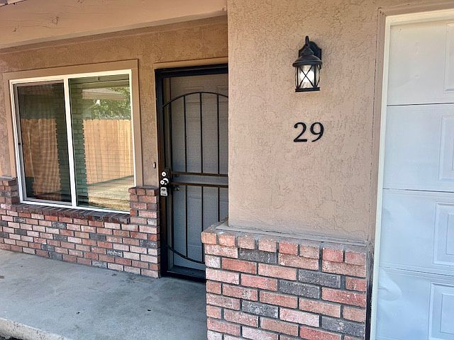 29 Black Pine Way, Oakdale. Front